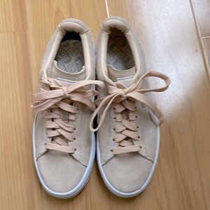 Puma Suede Shoes Sz 4.5. Runs large fitting for shoe size 5 and 5.5 women